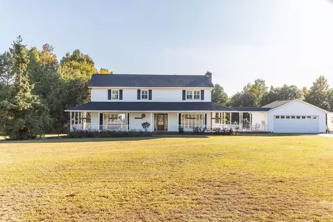205 Hays Dr, Smiths Station, AL 36877