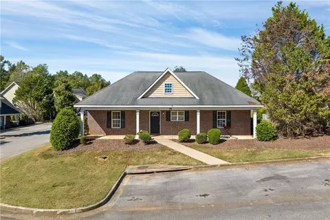 807 W Longleaf Dr #95, Auburn, AL 36832