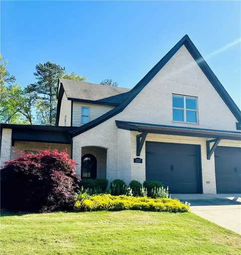 2237 N Donahue Dr, Auburn, AL 36830