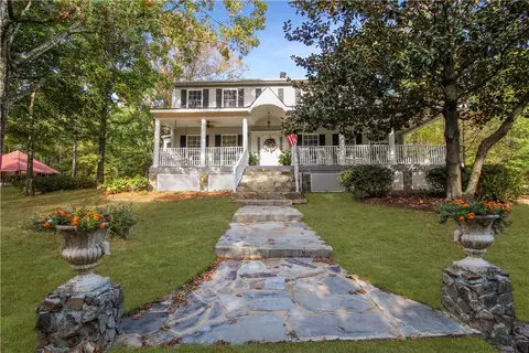 8990 Hillandale Dr, Auburn, AL 36830