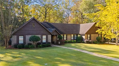 1705 Arrowhead Ave, Opelika, AL 36801
