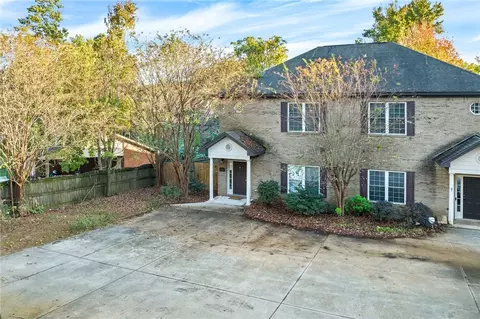 906 Annalue Dv #B, Auburn, AL 36830