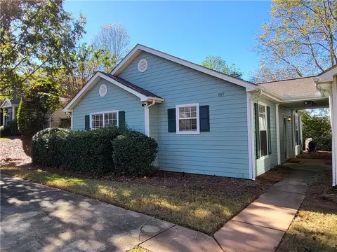897 Harvard Dr, Auburn, AL 36830