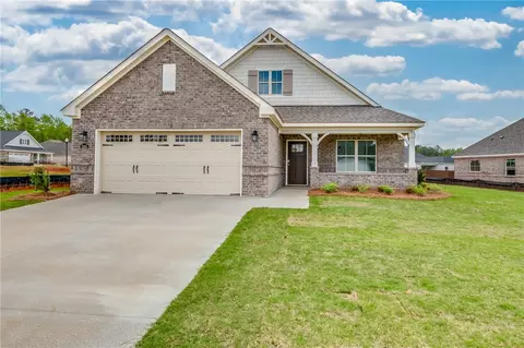 1865 Hoffman Ln, Opelika, AL 36801