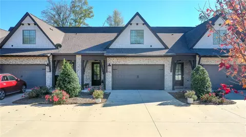 1706 W Farmville Rd, Auburn, AL 36830