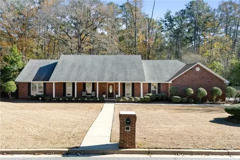 2053 S Evergreen Dr, Auburn, AL 36830