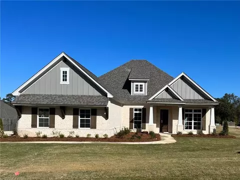 76 Merlin St, Opelika, AL 36801