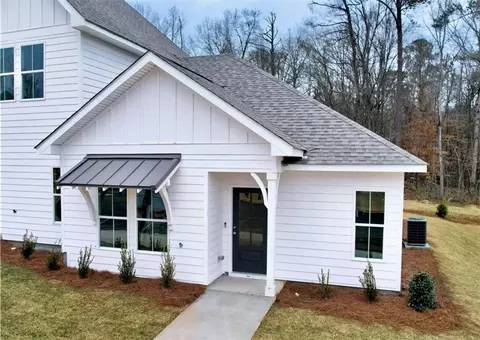 630 Village Dr #18, Opelika, AL 36801