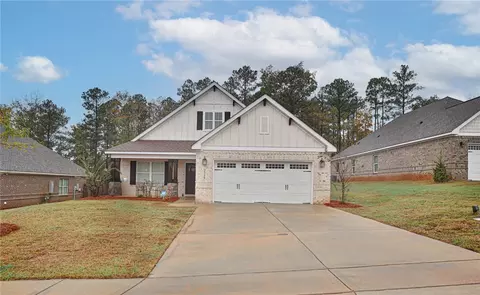 2300 Sherwood Dr, Opelika, AL 36801