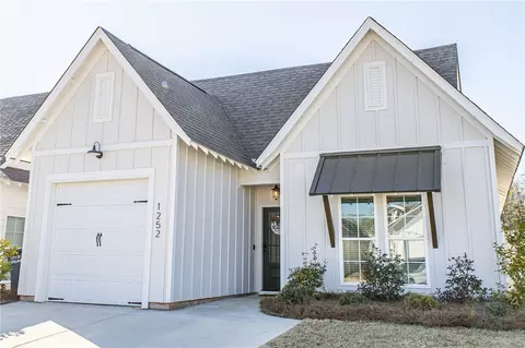 1252 Woodland Cir, Opelika, AL 36801