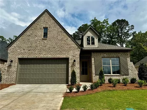 465 Windsor Dr, Opelika, AL 36801