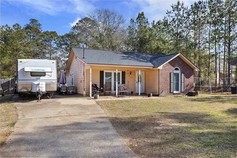 51 Longview St, Seale, AL 36875
