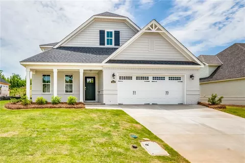 2022 Hidden Lakes Dr, Opelika, AL 36801