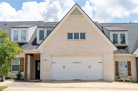 602 Thornberry Dr, Auburn, AL 36830