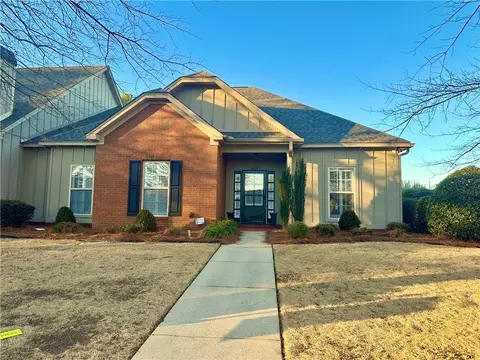 1633 Academy Dr #1409, Auburn, AL 36830