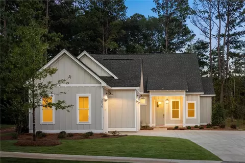 3039 National Village Pkwy, Opelika, AL 36801