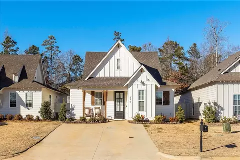 676 Village Dr, Opelika, AL 36801