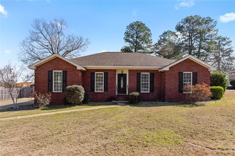 131 Lakeshore Dr, Pike Road, AL 36064