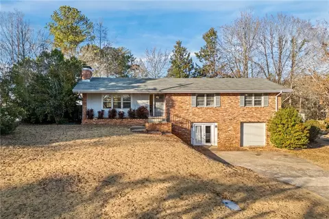 702 Crossley Ave, Opelika, AL 36801
