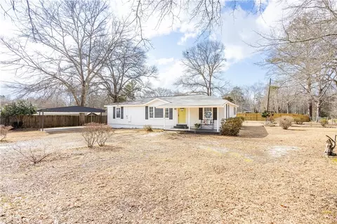 599 Byrd Ave, Smiths Station, AL 36877