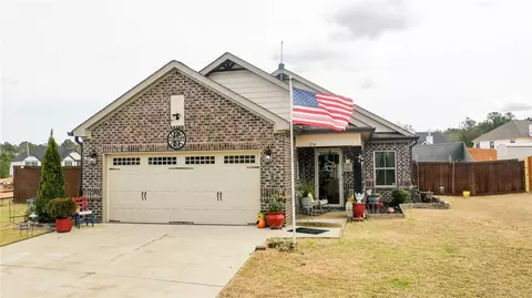 234 Quail Run Ave, Smiths Station, AL 36877