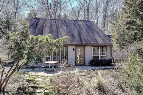 325 N Cedarbrook Dr, Auburn, AL 36830