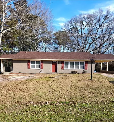 1809 W Montgomery Rd, Tuskegee, AL 36083