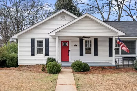 618 N 10th St, Opelika, AL 36801