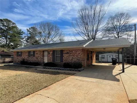 807 Lake Condy Rd, Opelika, AL 36801