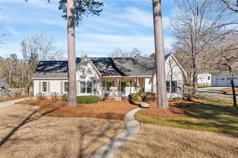 1915 Northgate Dr, Opelika, AL 36801