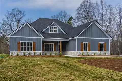 1847 Lee Road 288, Smiths Station, AL 36877
