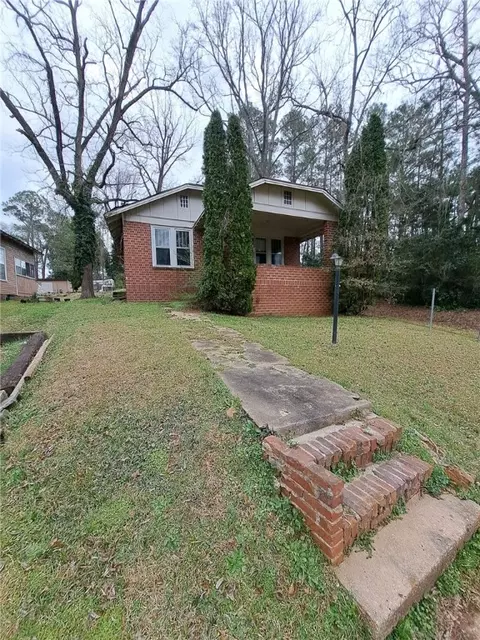 271 Lamont St, Roanoke, AL 36274
