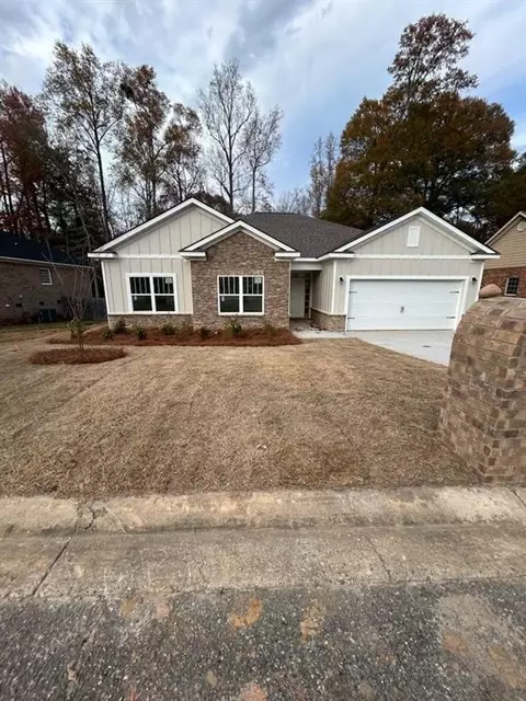 189 Meadowlark Dr, Smiths Station, AL 36877