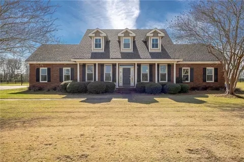 100 Oak Leaf Ct, Pike Road, AL 36064