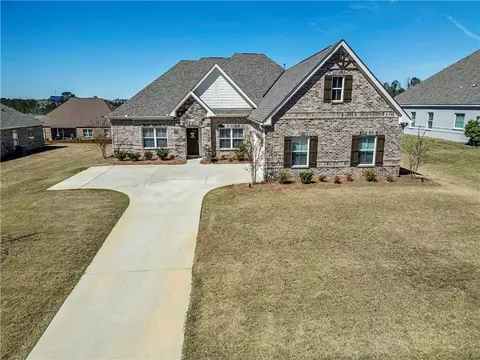 672 Towne Lake Pkwy, Opelika, AL 36804