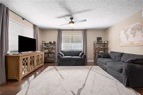 522 N Donahue Dr #8, Auburn, AL 36830
