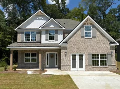 223 Meadowlark Dr, Smiths Station, AL 36877