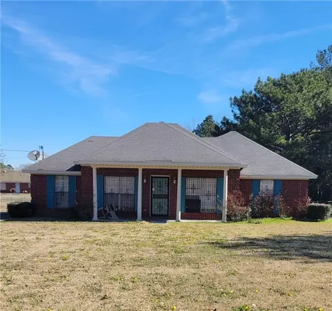 714 Chappie James Dr #B, Tuskegee, AL 36083