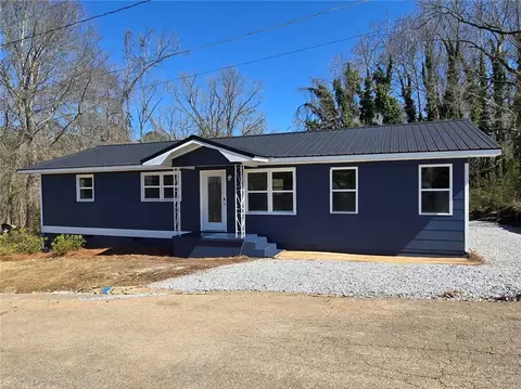 585 Strozier St, Roanoke, AL 36274