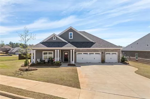 1952 Hidden Lakes Dr, Opelika, AL 36801