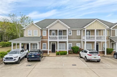1957 Wire Rd #28, Auburn, AL 36832