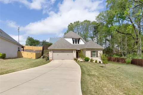 1660 Lois Ln, Auburn, AL 36830