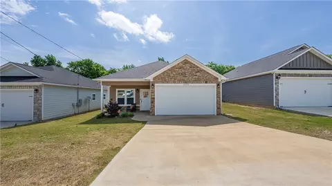 1304 Ingersoll Dr, Phenix City, AL 36867
