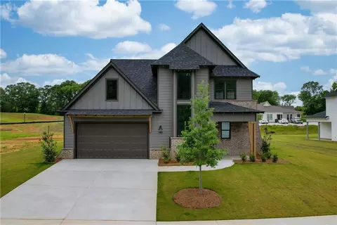 148 Firefly Ln, Opelika, AL 36801