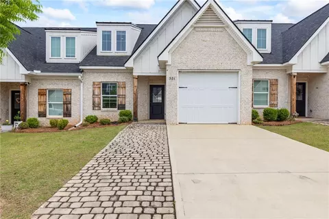 521 Cloverdale Dr, Auburn, AL 36830