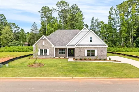 1467 Hidden Lakes Dr, Opelika, AL 36801