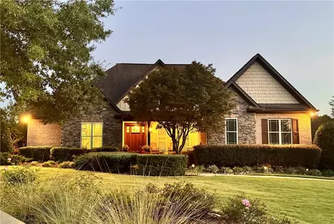 2296 Columbia Dr, Auburn, AL 36830