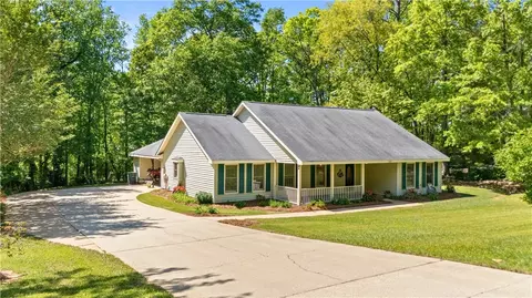 1207 Jenkins Dr, Auburn, AL 36830