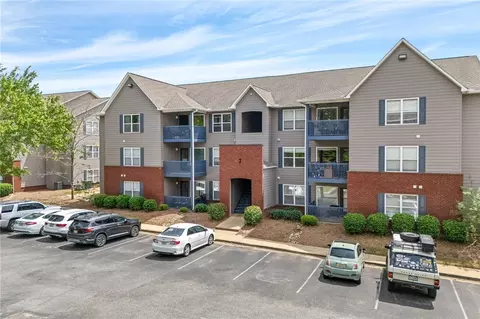 1114 S College St #302, Auburn, AL 36830