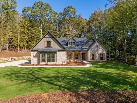 854 Ski Spray Pt, Opelika, AL 36804